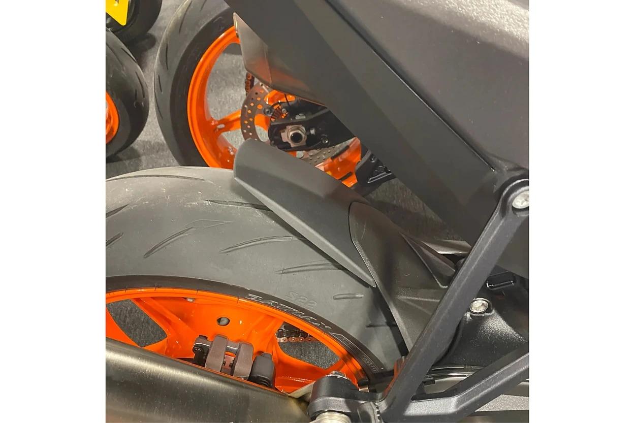 EXTENSION GUARDABARROS TRASERO KTM 990 DUKE 24'-